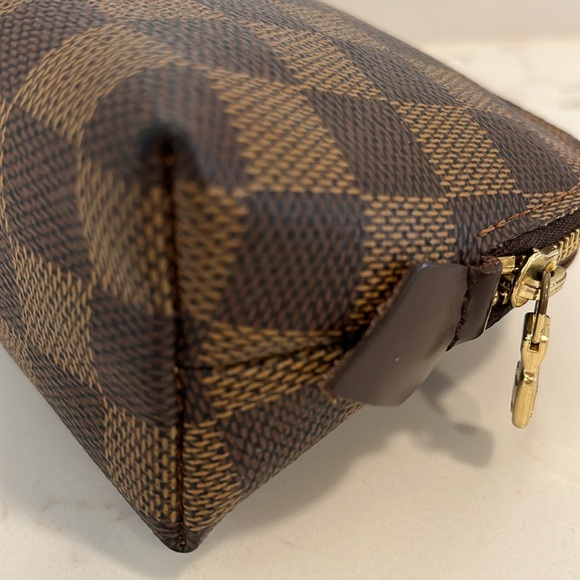 Louis Vuitton Cosmetic Pouch - Picture 7 of 13